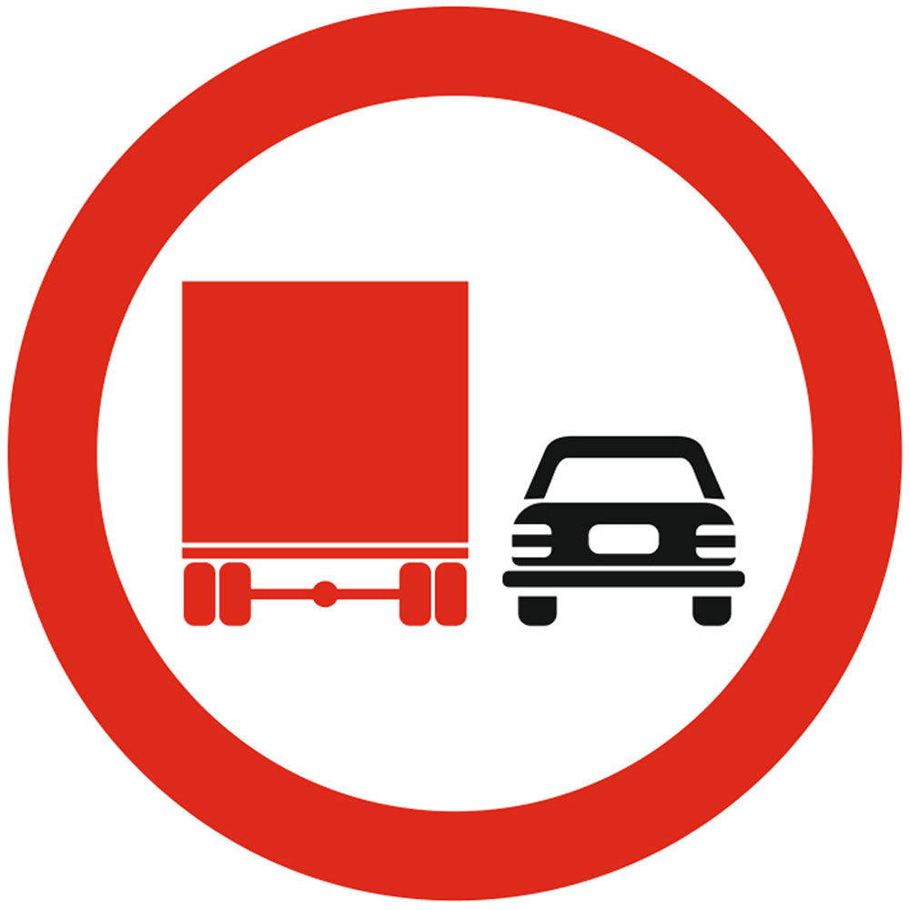 Depasirea interzisa autovehiculelor destinate transportului de marfuri