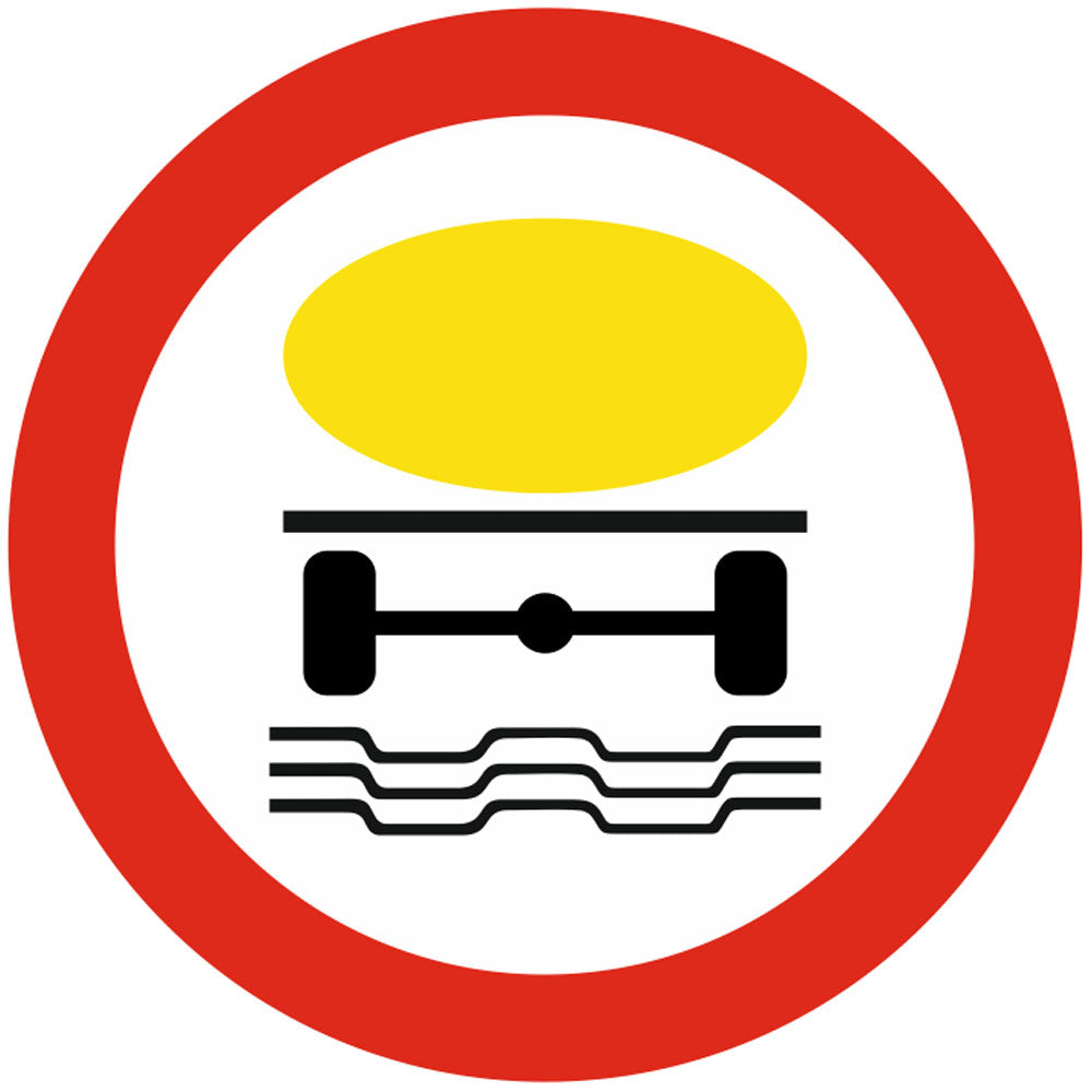 Accesul interzis vehiculelor care transporta substante de natura sa polueze apele